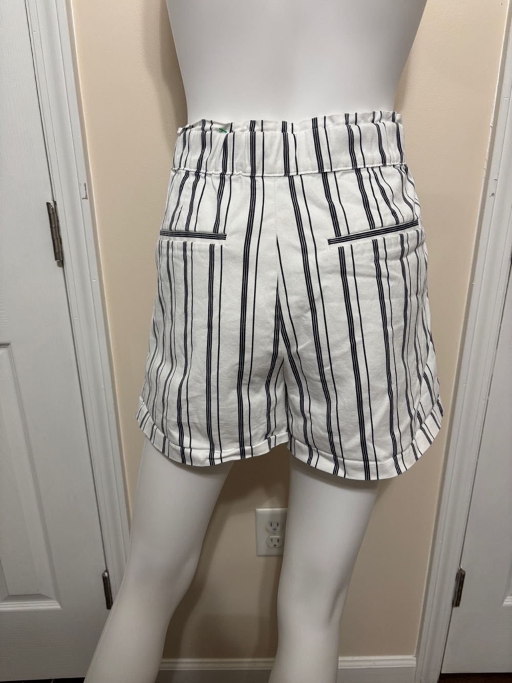Zara Cream Shorts with Black Vertical Stripes and Tie Waist - Picture 2 of 2